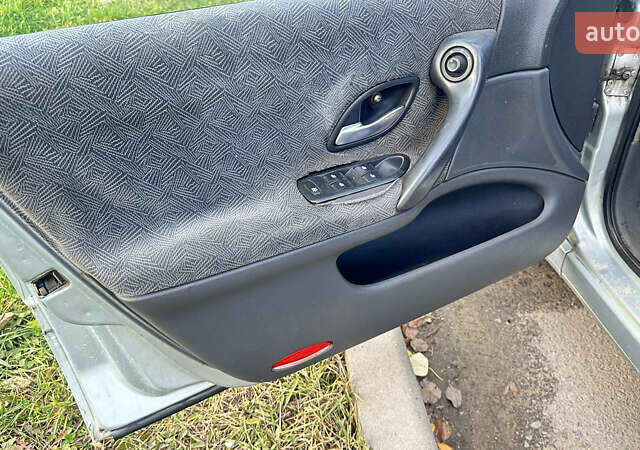 Серый Рено Лагуна, объемом двигателя 1.87 л и пробегом 200 тыс. км за 1500 $, фото 11 на Automoto.ua