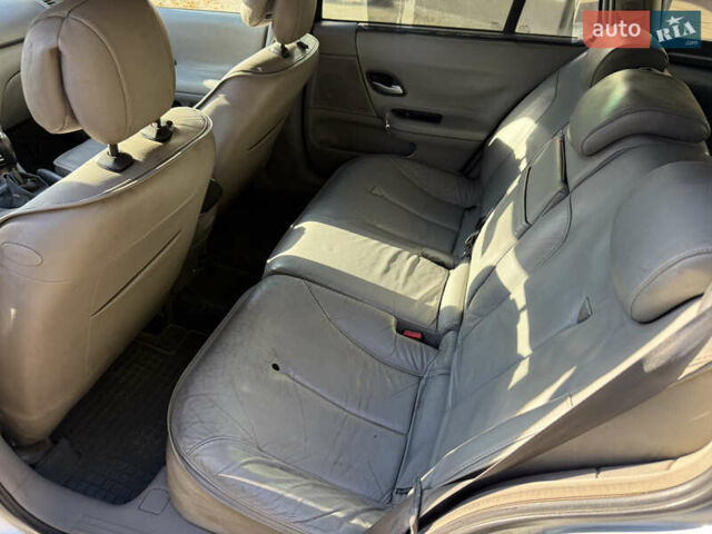 Серый Рено Лагуна, объемом двигателя 2 л и пробегом 555 тыс. км за 2250 $, фото 11 на Automoto.ua