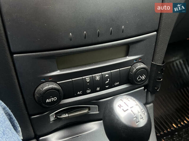Серый Рено Лагуна, объемом двигателя 1.9 л и пробегом 250 тыс. км за 3200 $, фото 24 на Automoto.ua