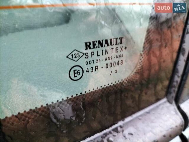 Серый Рено Лагуна, объемом двигателя 1.8 л и пробегом 277 тыс. км за 4200 $, фото 16 на Automoto.ua