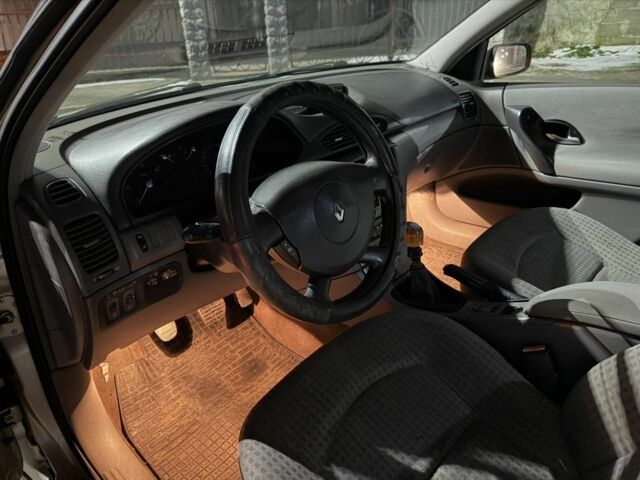 Серый Рено Лагуна, объемом двигателя 0 л и пробегом 287 тыс. км за 2799 $, фото 3 на Automoto.ua