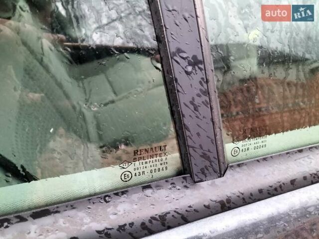 Серый Рено Лагуна, объемом двигателя 1.8 л и пробегом 277 тыс. км за 4200 $, фото 17 на Automoto.ua