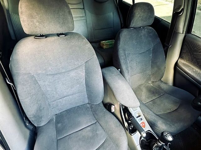 Серый Рено Лагуна, объемом двигателя 1.9 л и пробегом 300 тыс. км за 3000 $, фото 5 на Automoto.ua