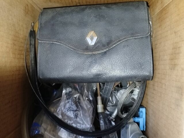 Серый Рено Лагуна, объемом двигателя 2 л и пробегом 350 тыс. км за 3200 $, фото 22 на Automoto.ua