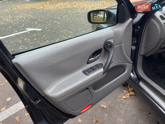 Сірий Рено Лагуна, об'ємом двигуна 2.19 л та пробігом 240 тис. км за 3500 $, фото 8 на Automoto.ua