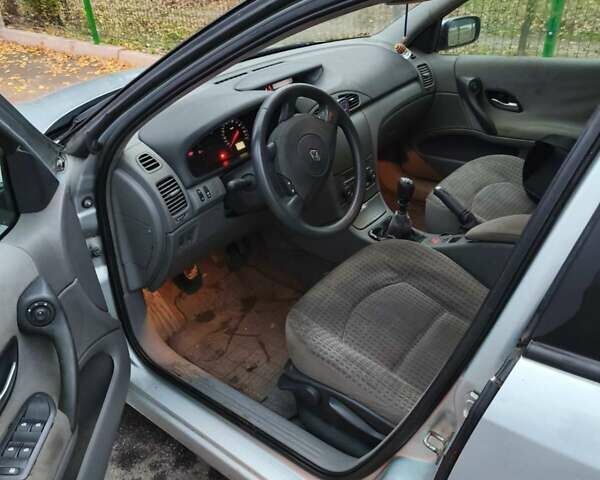 Серый Рено Лагуна, объемом двигателя 1.9 л и пробегом 221 тыс. км за 1700 $, фото 9 на Automoto.ua