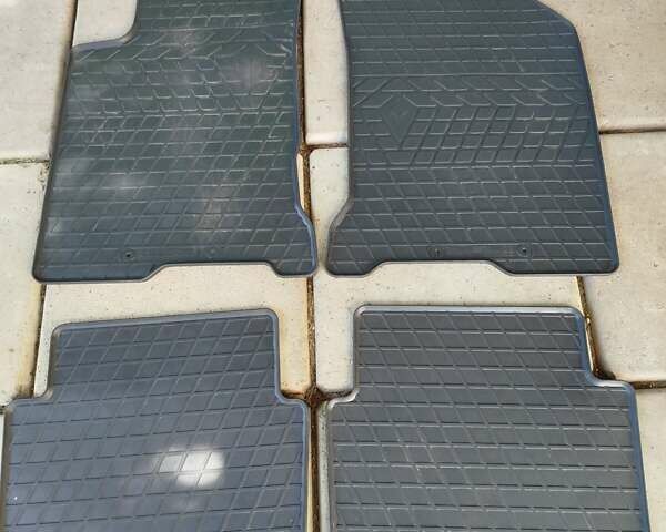 Серый Рено Лагуна, объемом двигателя 2.2 л и пробегом 301 тыс. км за 4800 $, фото 4 на Automoto.ua