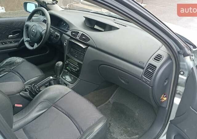 Серый Рено Лагуна, объемом двигателя 2 л и пробегом 374 тыс. км за 2900 $, фото 5 на Automoto.ua