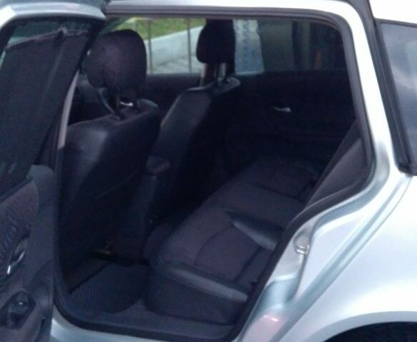 Серый Рено Лагуна, объемом двигателя 1.9 л и пробегом 303 тыс. км за 1500 $, фото 5 на Automoto.ua