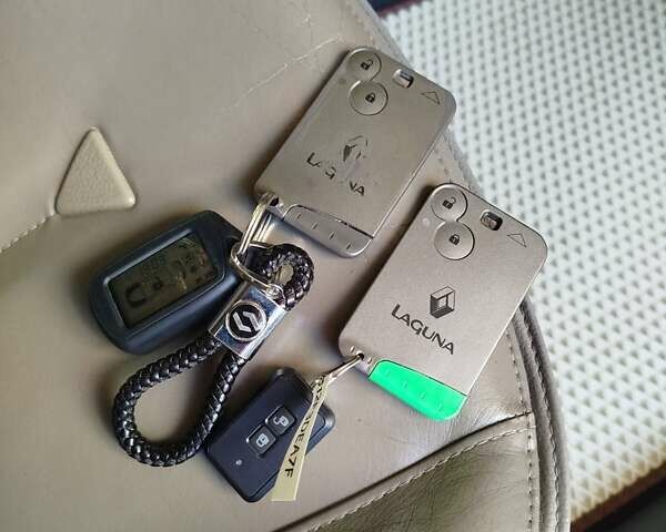 Серый Рено Лагуна, объемом двигателя 2.2 л и пробегом 301 тыс. км за 4800 $, фото 3 на Automoto.ua