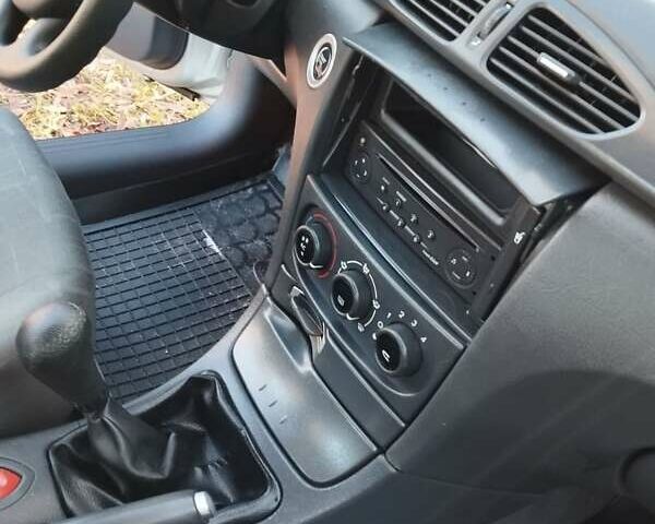 Серый Рено Лагуна, объемом двигателя 1.6 л и пробегом 94 тыс. км за 4700 $, фото 3 на Automoto.ua