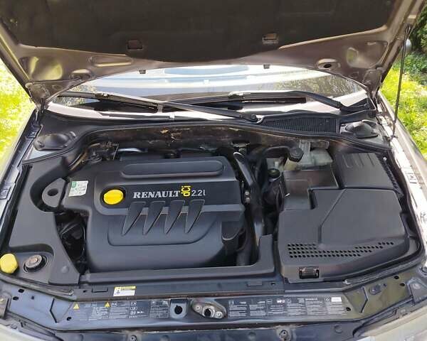 Серый Рено Лагуна, объемом двигателя 2.2 л и пробегом 301 тыс. км за 4800 $, фото 1 на Automoto.ua