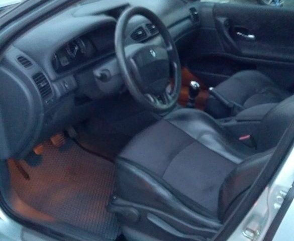 Серый Рено Лагуна, объемом двигателя 1.9 л и пробегом 303 тыс. км за 1500 $, фото 7 на Automoto.ua