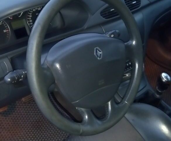 Серый Рено Лагуна, объемом двигателя 1.9 л и пробегом 303 тыс. км за 1500 $, фото 8 на Automoto.ua
