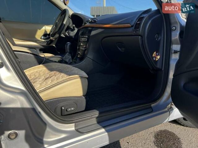 Серый Рено Лагуна, объемом двигателя 2 л и пробегом 260 тыс. км за 3500 $, фото 9 на Automoto.ua