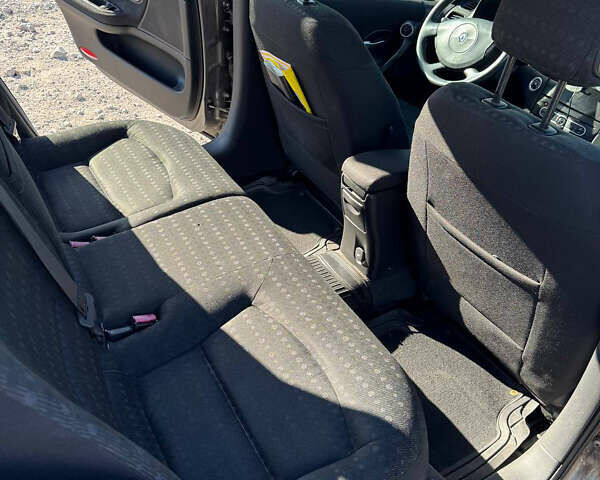 Серый Рено Лагуна, объемом двигателя 1.87 л и пробегом 375 тыс. км за 4300 $, фото 22 на Automoto.ua