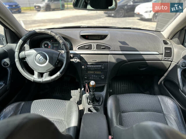 Серый Рено Лагуна, объемом двигателя 1.87 л и пробегом 287 тыс. км за 3999 $, фото 30 на Automoto.ua