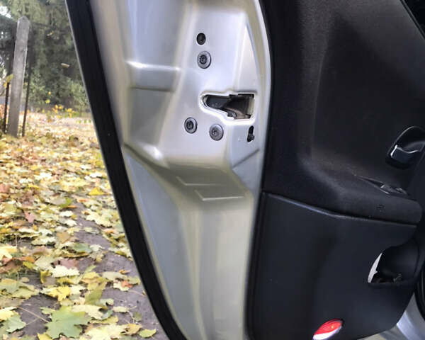 Серый Рено Лагуна, объемом двигателя 1.9 л и пробегом 410 тыс. км за 4700 $, фото 5 на Automoto.ua