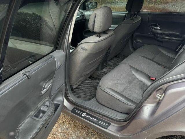 Рено Лагуна 2005 в Хмельницком на Automoto.ua Серый Рено Лагуна, объемом двигателя 2.2 л и пробегом 303 тыс. км за 4300 $, фото 12 на Automoto.ua