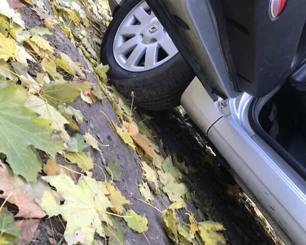 Серый Рено Лагуна, объемом двигателя 1.9 л и пробегом 410 тыс. км за 4700 $, фото 3 на Automoto.ua