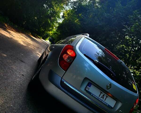 Сірий Рено Лагуна, об'ємом двигуна 2 л та пробігом 225 тис. км за 4999 $, фото 1 на Automoto.ua