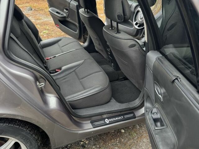 Рено Лагуна 2005 в Хмельницком на Automoto.ua Серый Рено Лагуна, объемом двигателя 2.2 л и пробегом 303 тыс. км за 4300 $, фото 14 на Automoto.ua