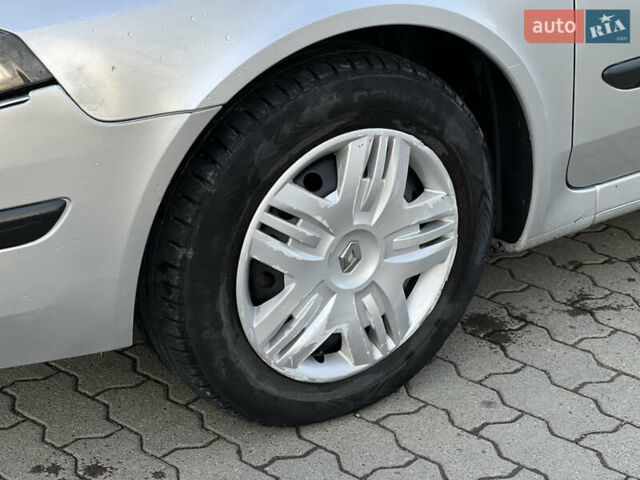 Серый Рено Лагуна, объемом двигателя 1.9 л и пробегом 300 тыс. км за 3200 $, фото 10 на Automoto.ua