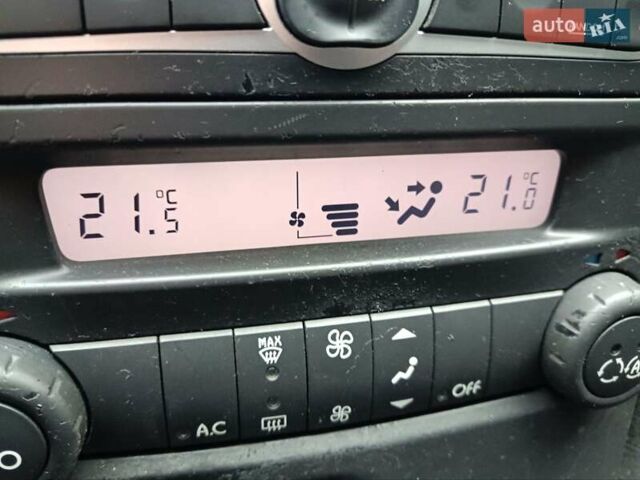 Серый Рено Лагуна, объемом двигателя 2 л и пробегом 232 тыс. км за 5350 $, фото 8 на Automoto.ua