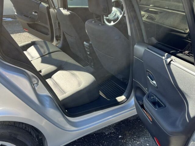 Рено Лагуна 2006 в Измаиле на Automoto.ua Серый Рено Лагуна, объемом двигателя 1.9 л и пробегом 297 тыс. км за 4850 $, фото 3 на Automoto.ua