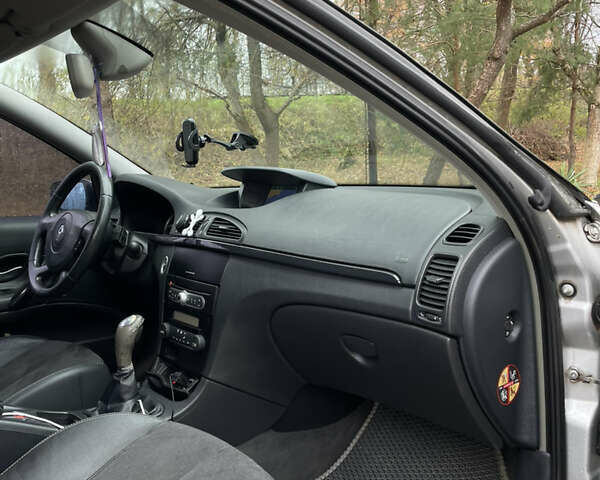 Серый Рено Лагуна, объемом двигателя 2 л и пробегом 199 тыс. км за 4550 $, фото 16 на Automoto.ua