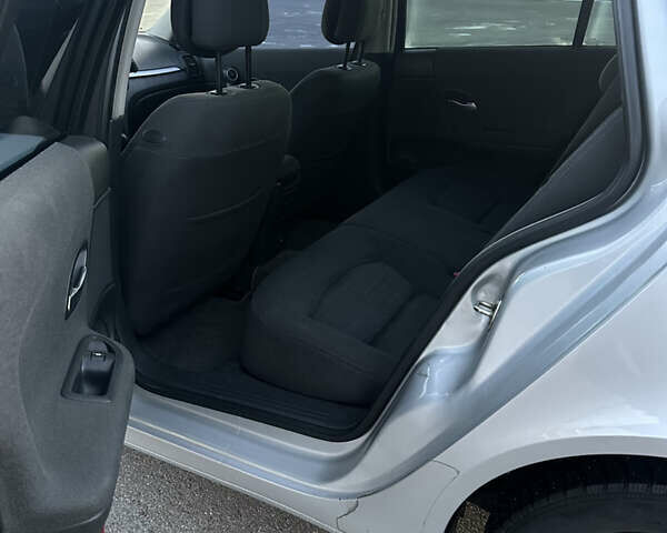 Серый Рено Лагуна, объемом двигателя 1.9 л и пробегом 276 тыс. км за 4800 $, фото 10 на Automoto.ua