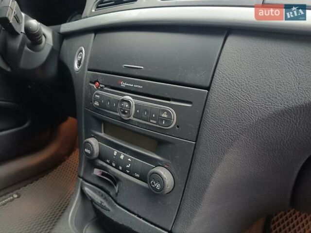 Серый Рено Лагуна, объемом двигателя 2 л и пробегом 232 тыс. км за 5350 $, фото 7 на Automoto.ua