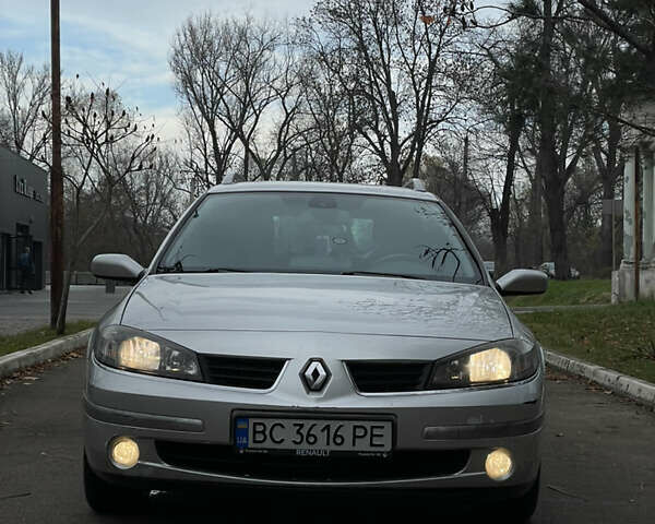 Серый Рено Лагуна, объемом двигателя 2 л и пробегом 199 тыс. км за 4550 $, фото 1 на Automoto.ua