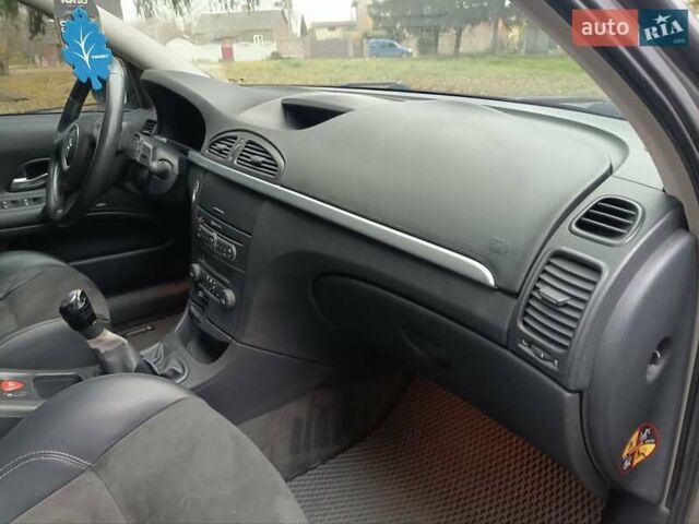 Серый Рено Лагуна, объемом двигателя 2 л и пробегом 232 тыс. км за 5350 $, фото 3 на Automoto.ua