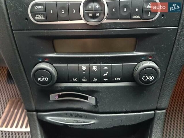 Серый Рено Лагуна, объемом двигателя 2 л и пробегом 232 тыс. км за 5350 $, фото 47 на Automoto.ua