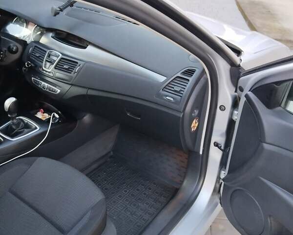 Рено Лагуна 2007 в Виннице на Automoto.ua Серый Рено Лагуна, объемом двигателя 1.5 л и пробегом 205 тыс. км за 7500 $, фото 27 на Automoto.ua