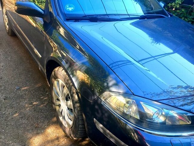 Серый Рено Лагуна, объемом двигателя 1.9 л и пробегом 237 тыс. км за 5400 $, фото 2 на Automoto.ua