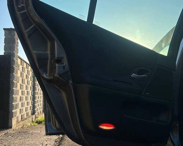 Серый Рено Лагуна, объемом двигателя 2 л и пробегом 191 тыс. км за 5400 $, фото 4 на Automoto.ua