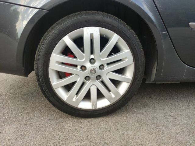 Серый Рено Лагуна, объемом двигателя 2 л и пробегом 320 тыс. км за 5000 $, фото 4 на Automoto.ua