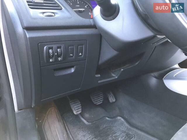 Серый Рено Лагуна, объемом двигателя 2 л и пробегом 330 тыс. км за 5300 $, фото 8 на Automoto.ua