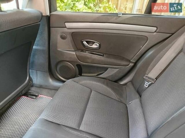 Сірий Рено Лагуна, об'ємом двигуна 1.5 л та пробігом 306 тис. км за 6500 $, фото 9 на Automoto.ua