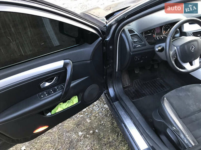 Серый Рено Лагуна, объемом двигателя 2 л и пробегом 330 тыс. км за 5300 $, фото 4 на Automoto.ua
