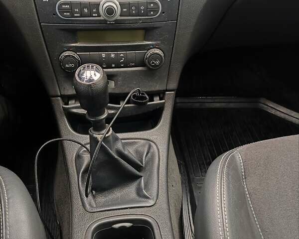 Сірий Рено Лагуна, об'ємом двигуна 2 л та пробігом 310 тис. км за 5200 $, фото 19 на Automoto.ua