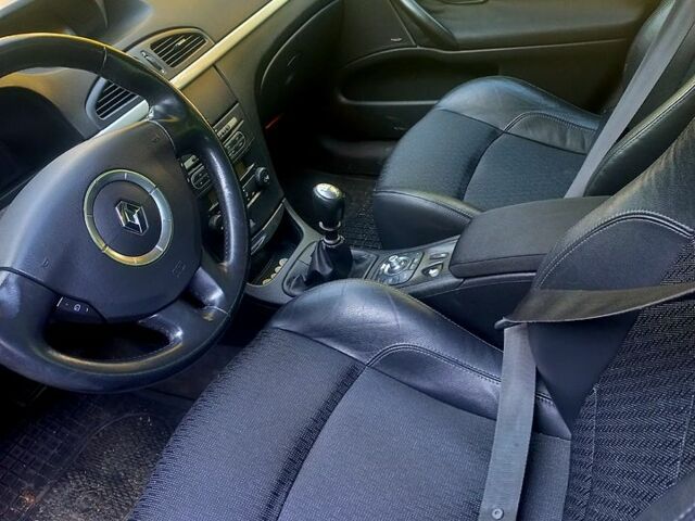 Серый Рено Лагуна, объемом двигателя 1.9 л и пробегом 237 тыс. км за 5400 $, фото 8 на Automoto.ua