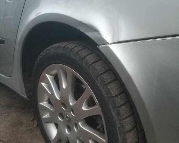 Серый Рено Лагуна, объемом двигателя 2 л и пробегом 270 тыс. км за 4300 $, фото 4 на Automoto.ua