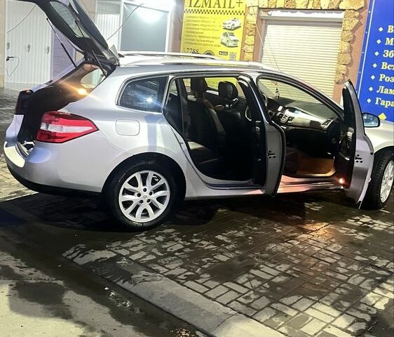 Серый Рено Лагуна, объемом двигателя 1.5 л и пробегом 215 тыс. км за 7200 $, фото 1 на Automoto.ua