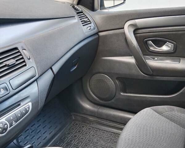 Рено Лагуна 2007 в Виннице на Automoto.ua Серый Рено Лагуна, объемом двигателя 1.5 л и пробегом 205 тыс. км за 7500 $, фото 16 на Automoto.ua