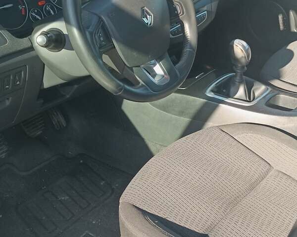 Серый Рено Лагуна, объемом двигателя 1.46 л и пробегом 192 тыс. км за 5200 $, фото 7 на Automoto.ua