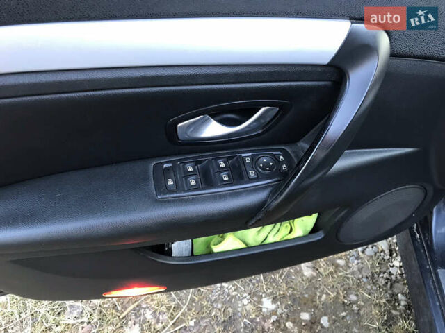 Серый Рено Лагуна, объемом двигателя 2 л и пробегом 330 тыс. км за 5300 $, фото 3 на Automoto.ua