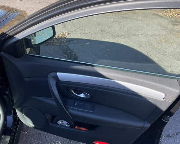 Серый Рено Лагуна, объемом двигателя 2 л и пробегом 270 тыс. км за 6900 $, фото 17 на Automoto.ua